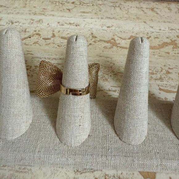 Adjustable mesh bow statement ring - Picture 3 of 9